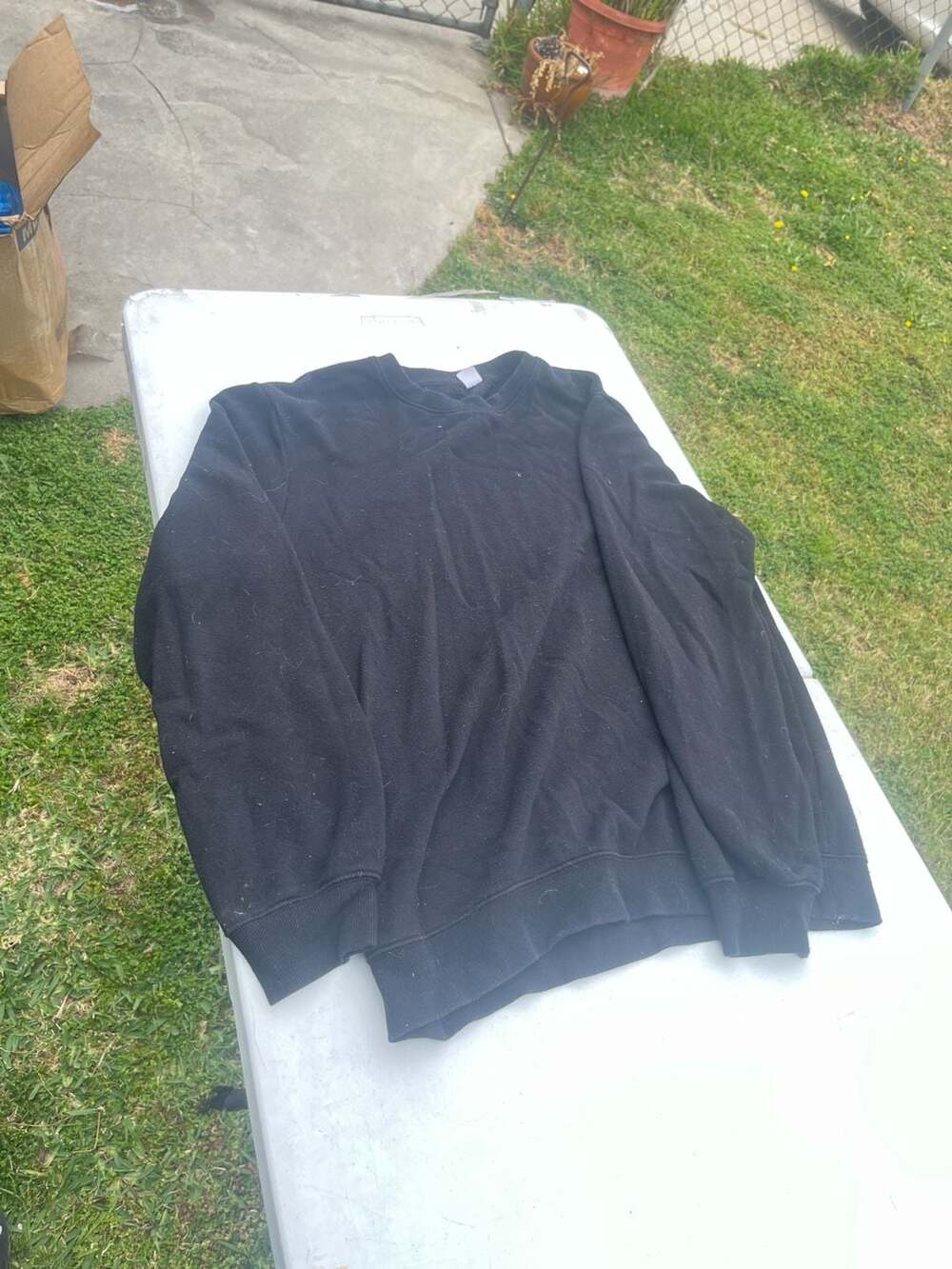 H&M Basic Black Crewneck Sweatshirt Size Medium